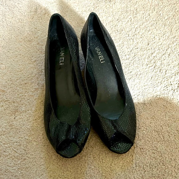 VANELi Heels - Picture 1 of 2